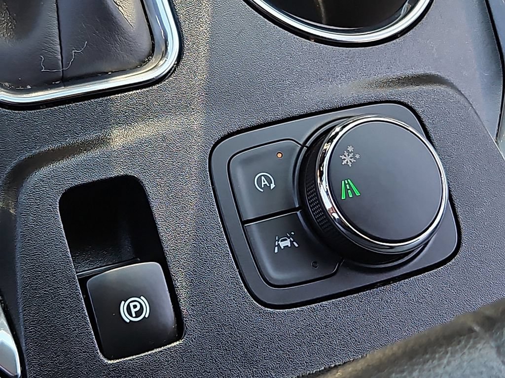 Certified 2023 Chevrolet Traverse LT FWD image 24