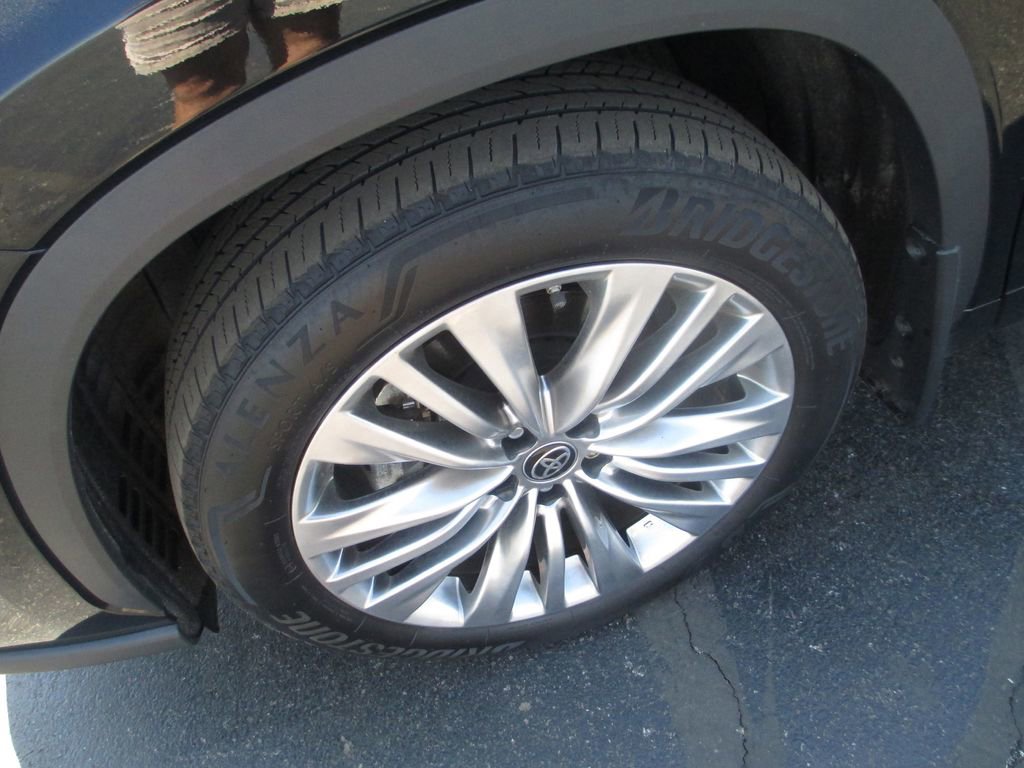 Used 2023 Toyota Highlander Platinum AWD/4WD image 13