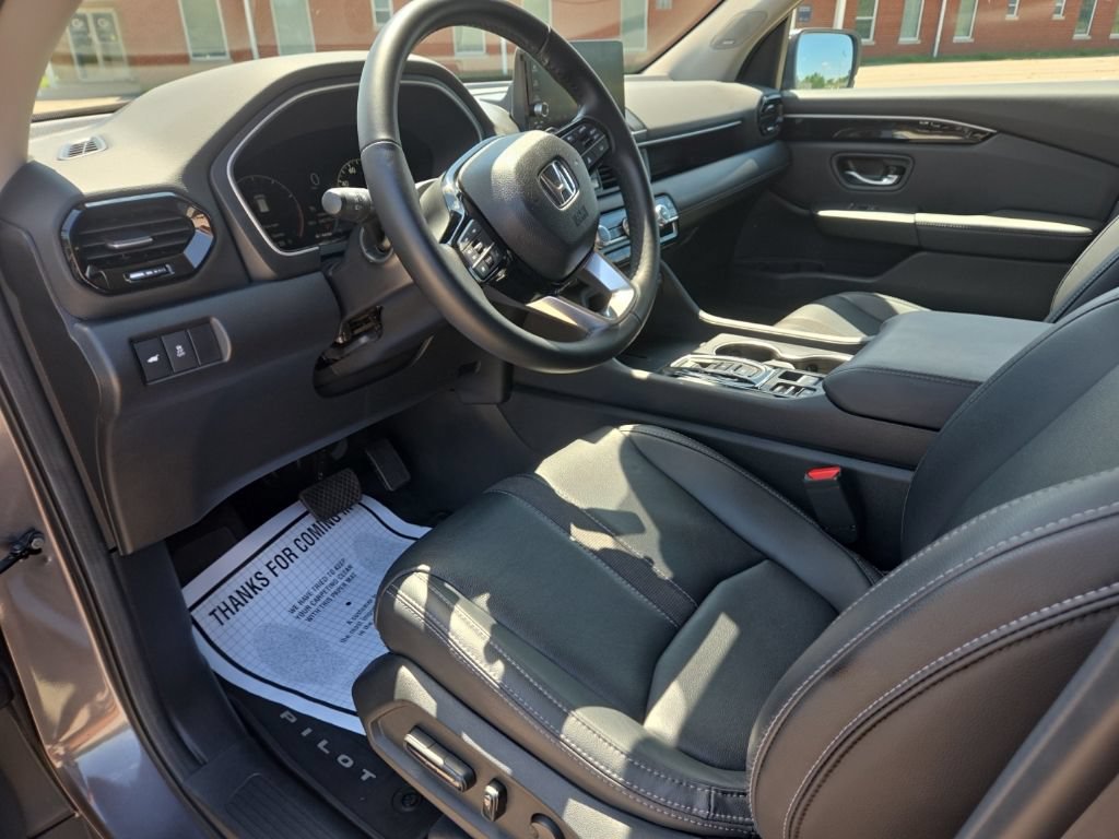 Used 2025 Honda Pilot Touring image 15