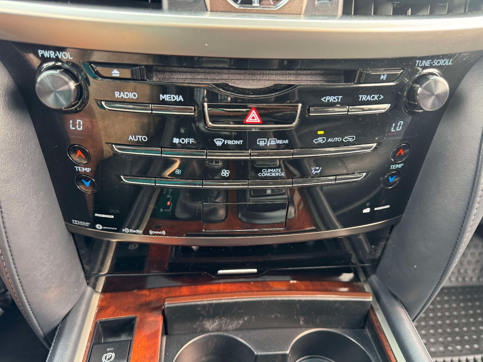 Used 2019 Lexus LX 570 4WD w/ Luxury Package image 34