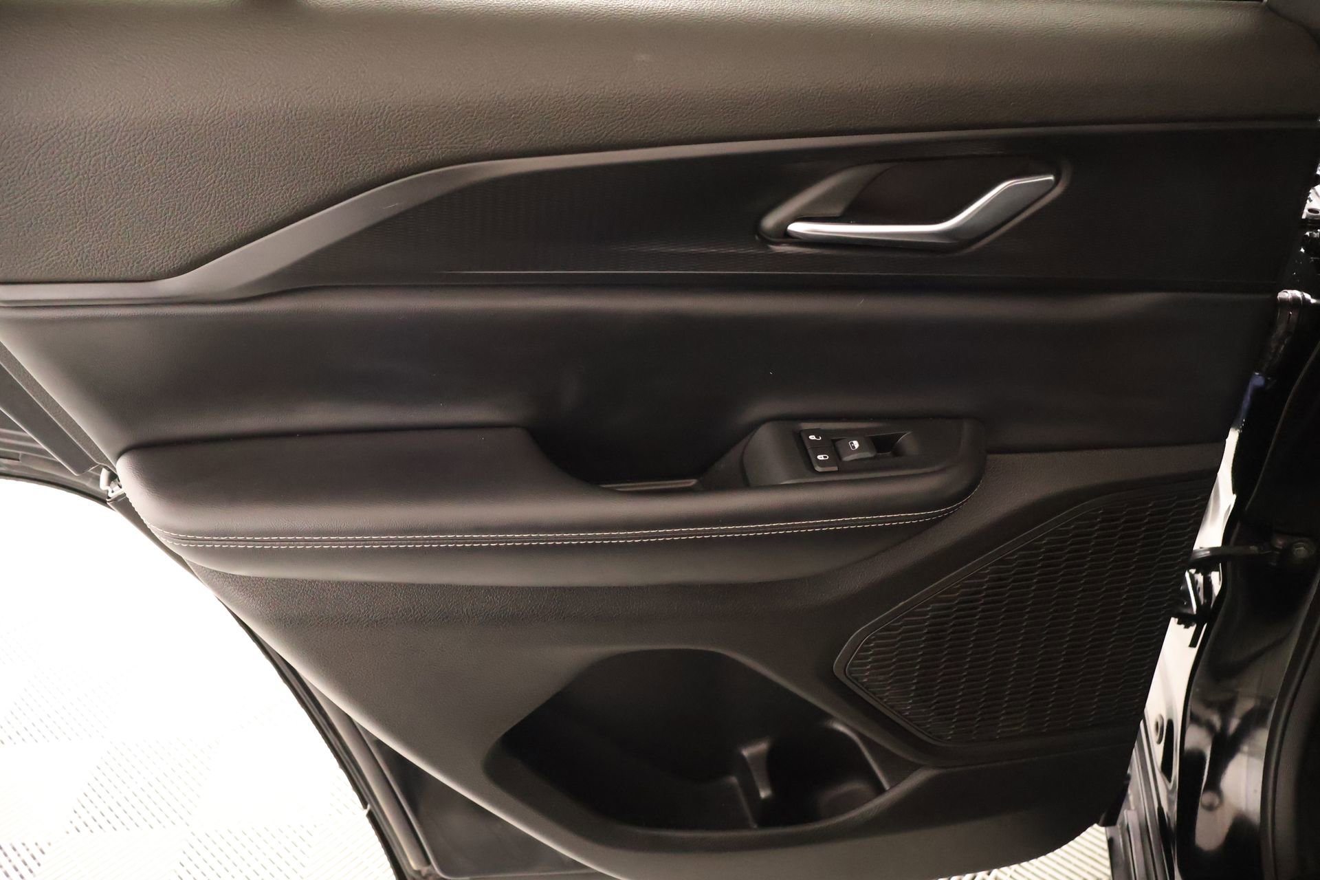 Used 2024 Jeep Grand Cherokee Altitude AWD/4WD image 17