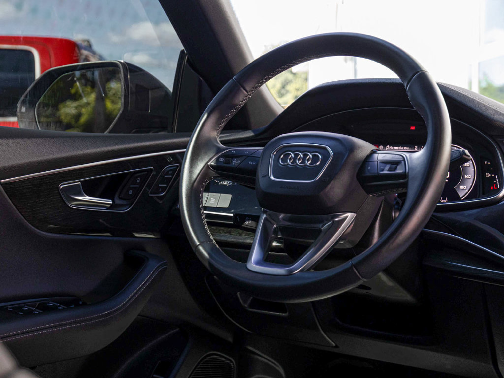 Used 2025 Audi Q8 Premium Plus AWD/4WD image 24