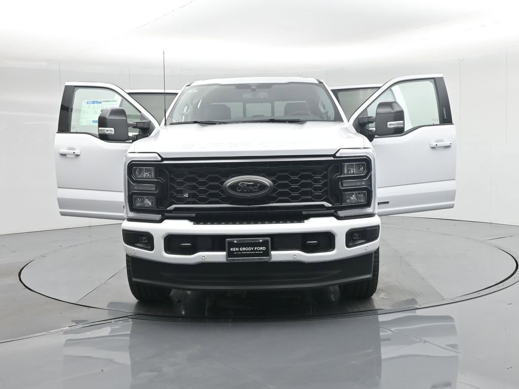 New 2026 Ford F250 Lariat w/ Black Appearance Package image 39