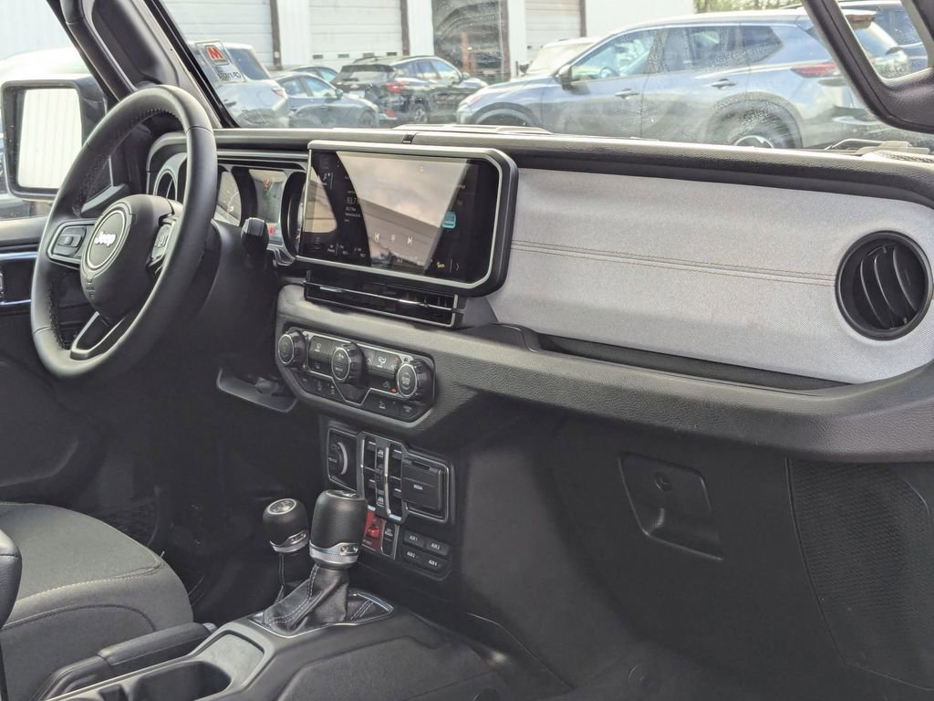 Used 2025 Jeep Wrangler Willys image 28