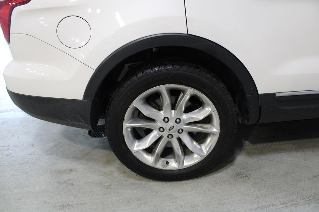 Used 2015 Ford Explorer Limited w/ Equipment Group 302A AWD/4WD image 28