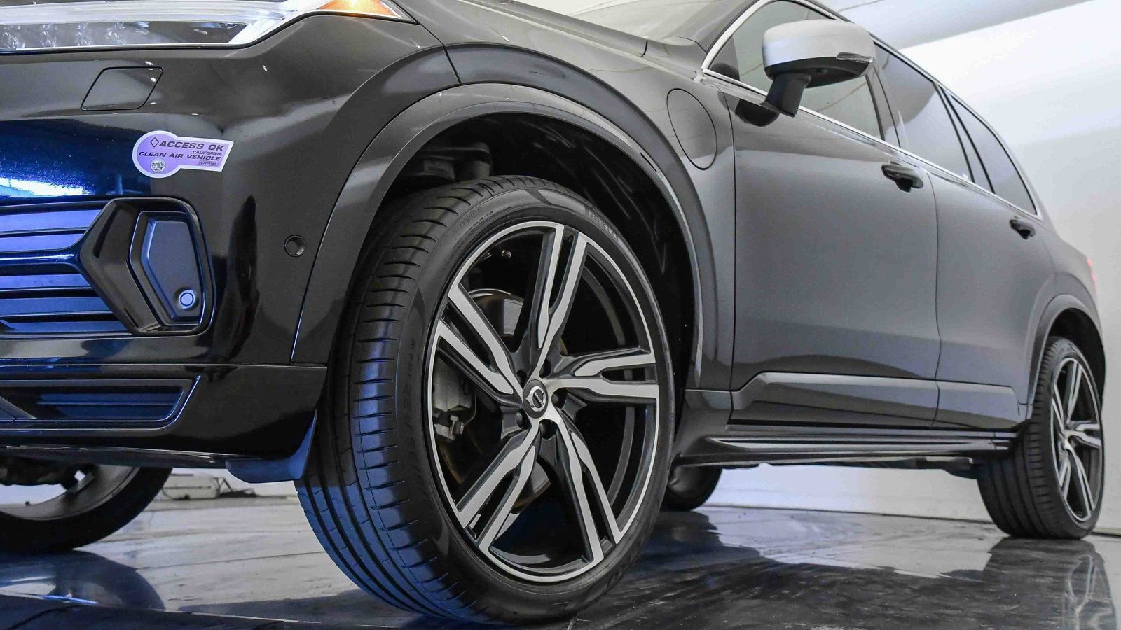 Used 2019 Volvo XC90 T8 R-Design w/ Advanced Package image 10