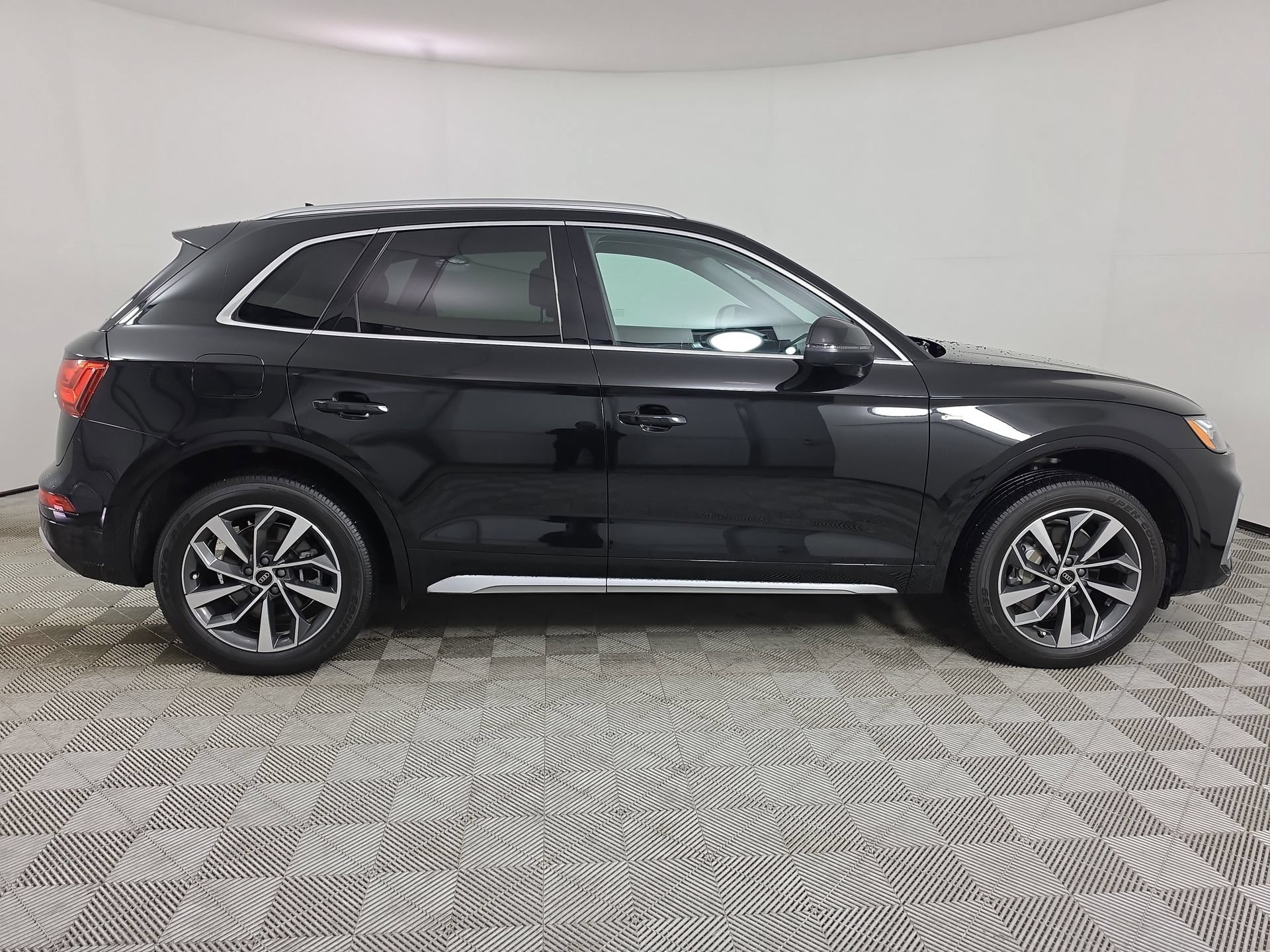 Certified 2023 Audi Q5 2.0T Premium w/ Convenience Package AWD/4WD image 8