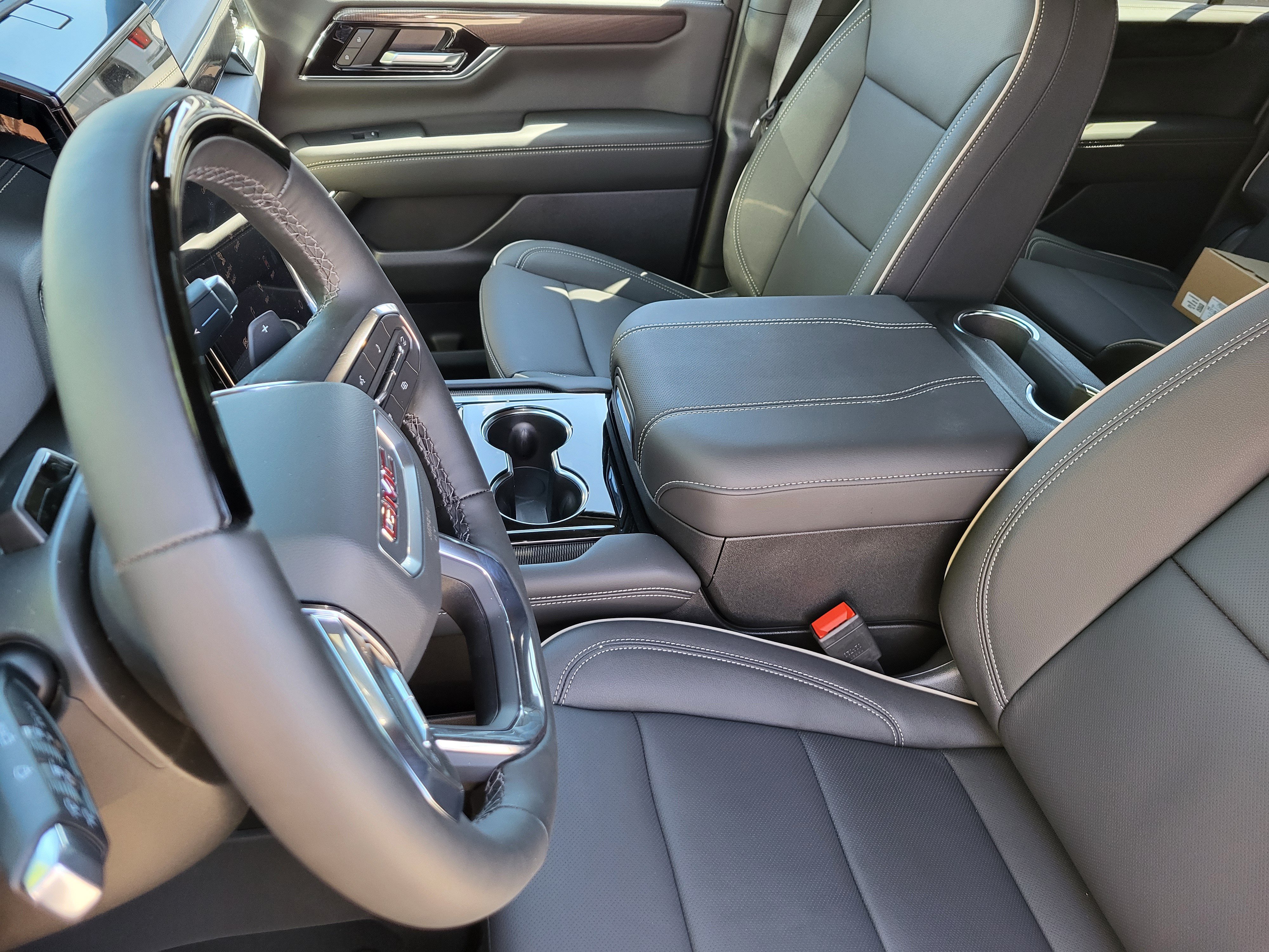 New 2026 GMC Yukon XL Elevation w/ Elevation Premium Package AWD/4WD image 12