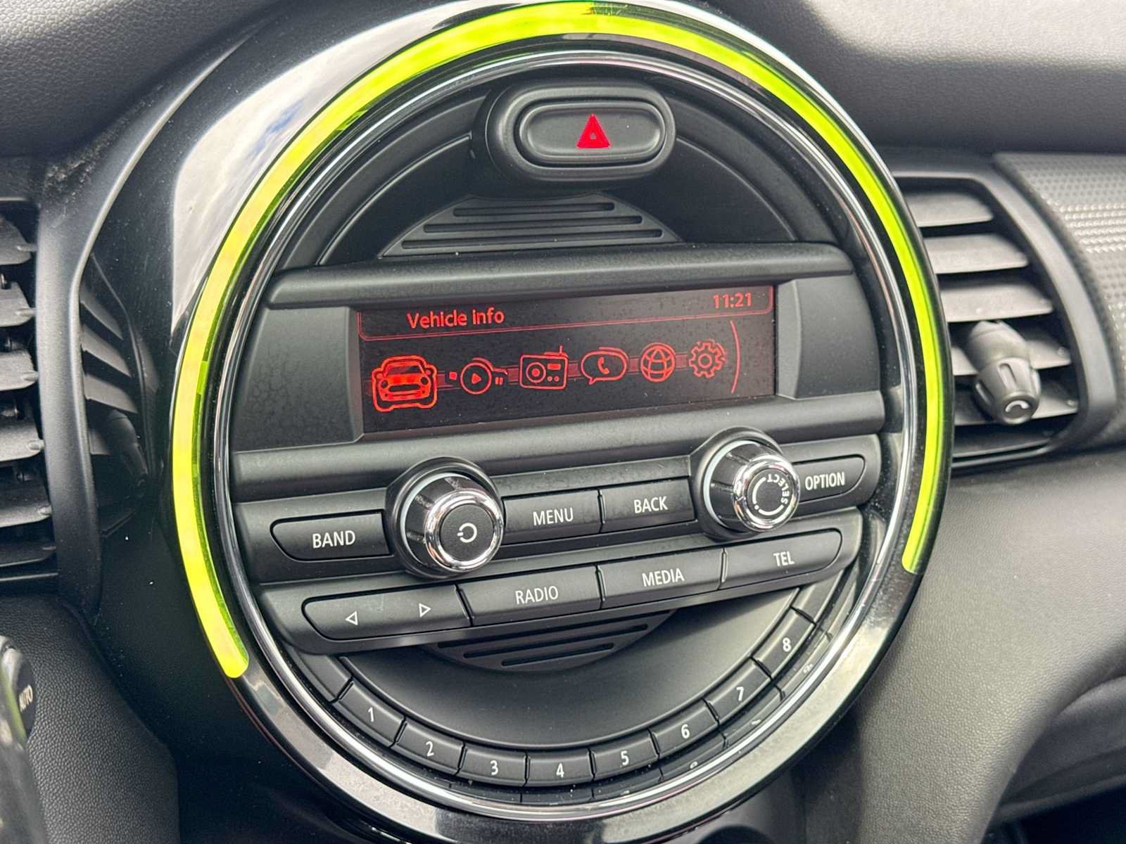 Used 2015 MINI Cooper 4-Door Hardtop FWD image 27