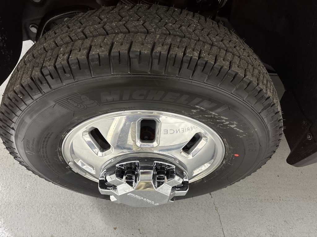 New 2026 GMC Sierra 3500 Denali Ultimate w/ LPO, Black Badging Package image 6