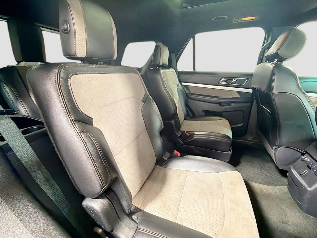 Used 2017 Ford Explorer XLT w/ Equipment Group 202A AWD/4WD image 30