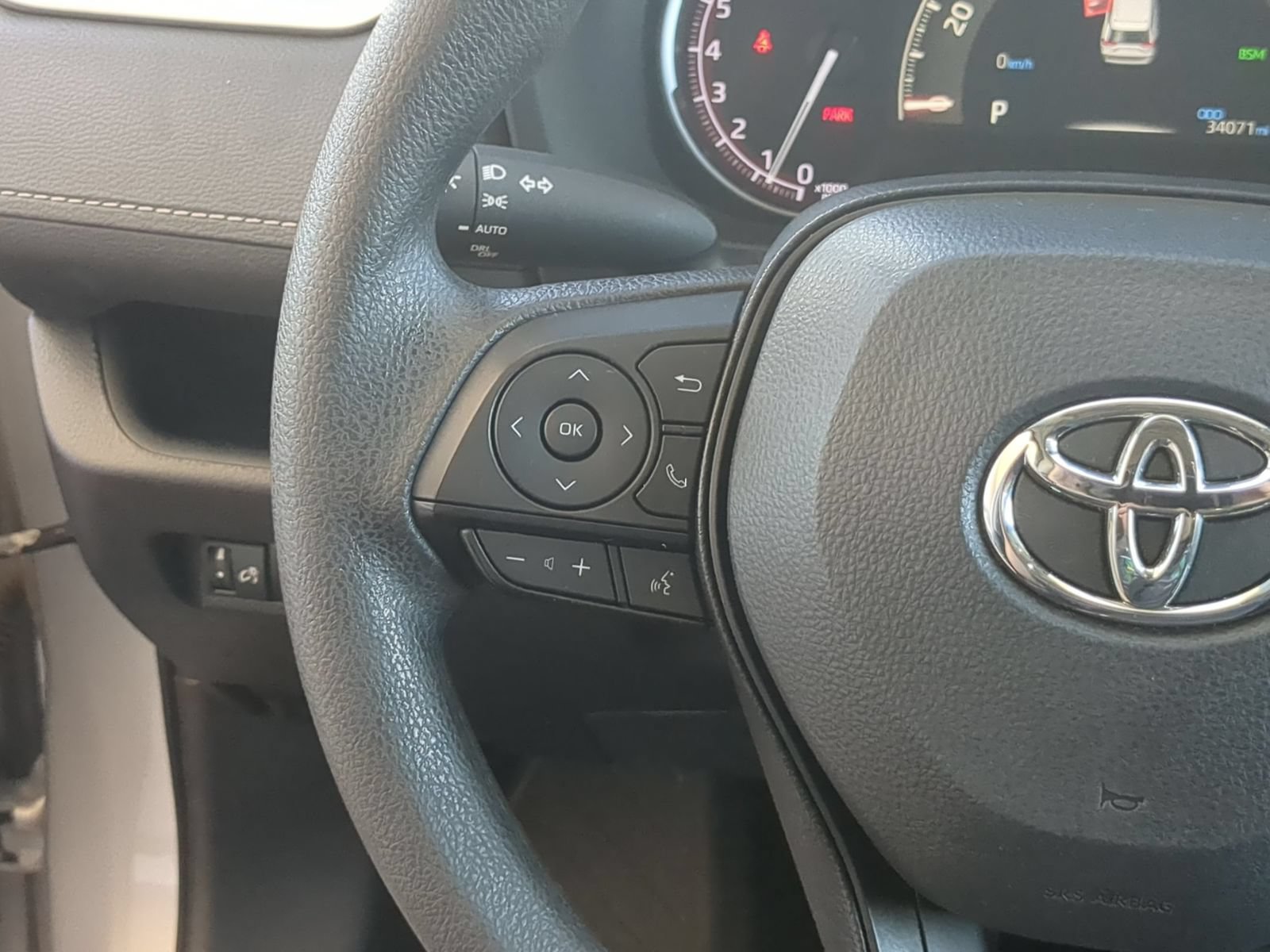 Used 2025 Toyota RAV4 XLE FWD image 16