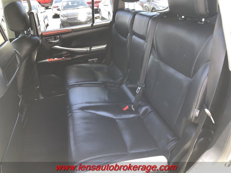 Used 2015 Lexus LX 570 4WD w/ Luxury Package image 18