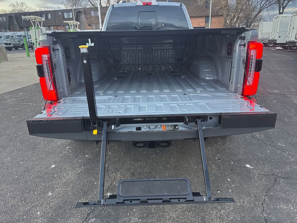 Used 2025 Ford F350 Platinum w/ Platinum Plus Package image 12
