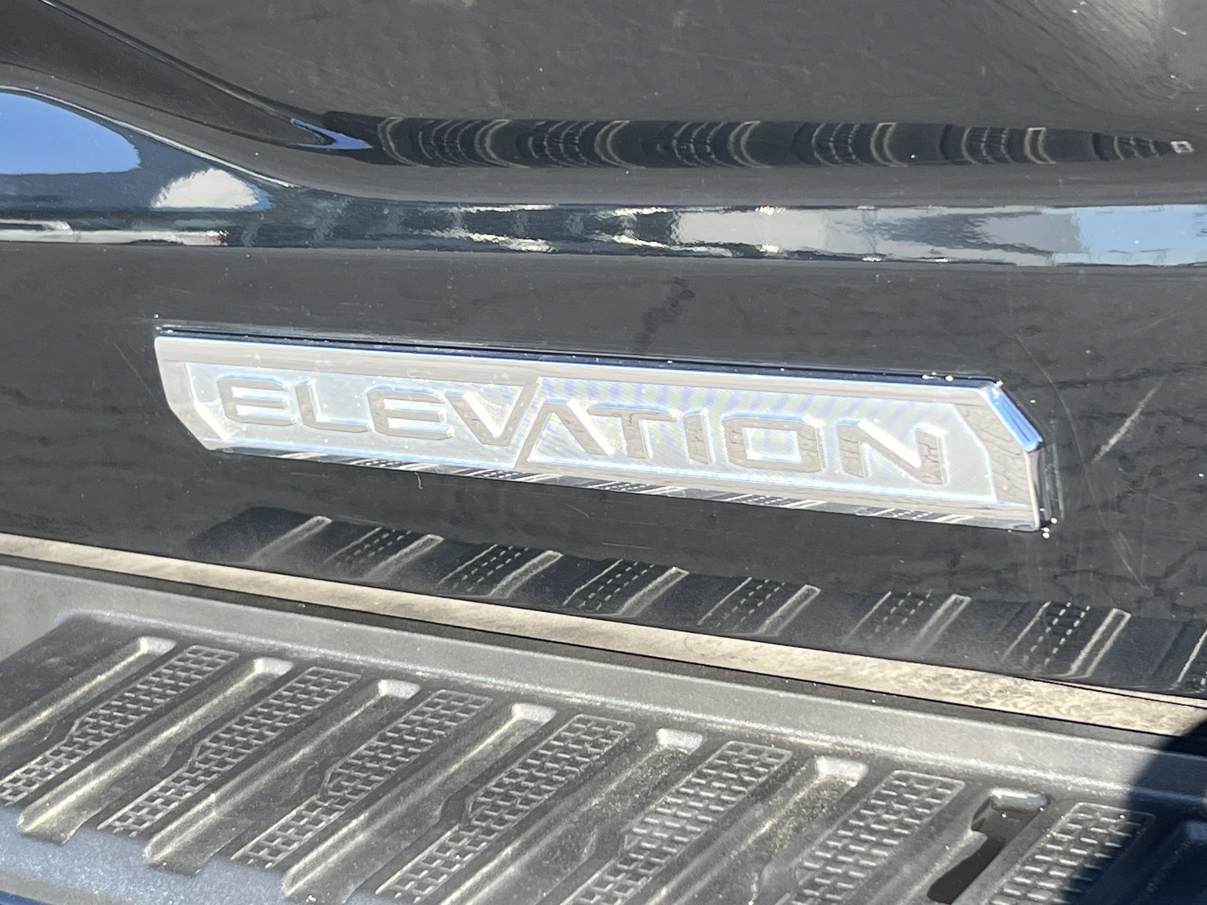 Used 2023 GMC Sierra 1500 Elevation w/ LPO, Elevation Black Package AWD/4WD image 9
