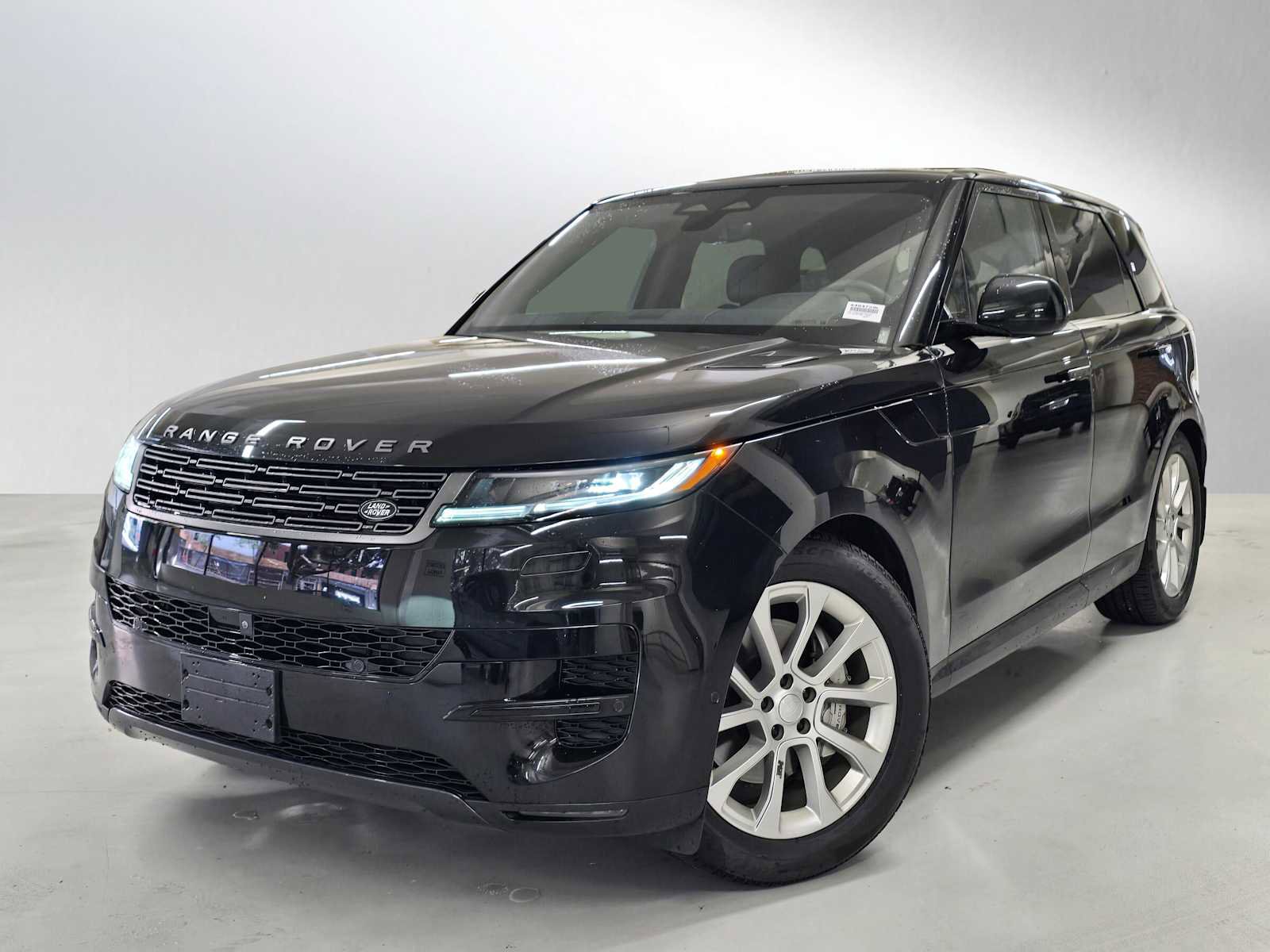 Used 2025 Land Rover Range Rover Sport SE image 1