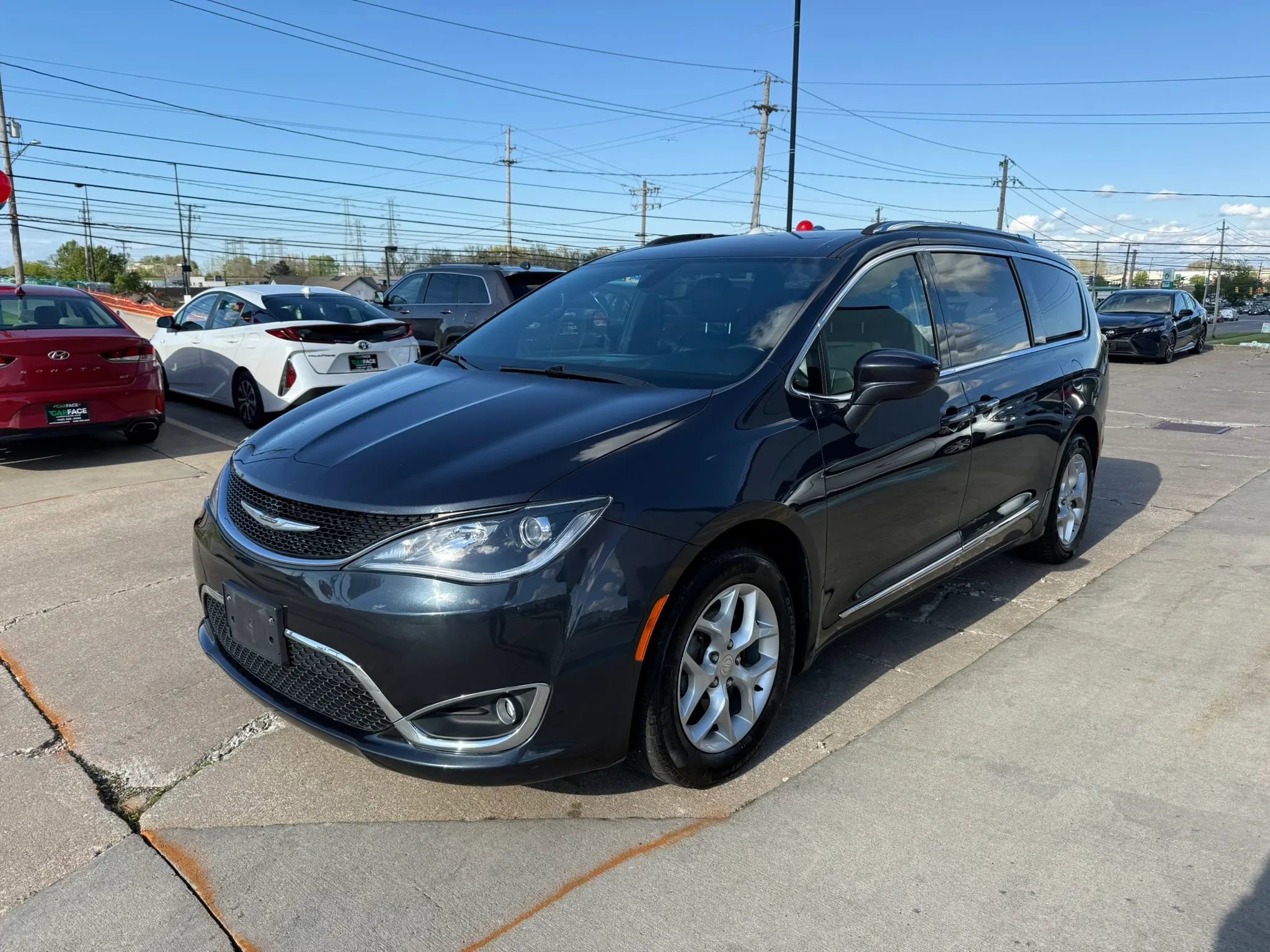 Used 2020 Chrysler Pacifica Touring-L FWD image 6