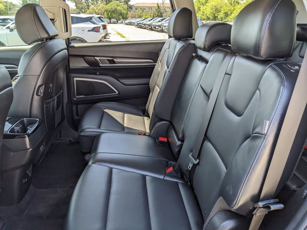 Certified 2025 Kia Telluride LX FWD image 18