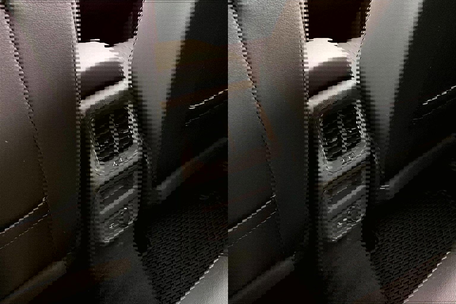 Used 2023 Volkswagen Tiguan SE FWD image 36