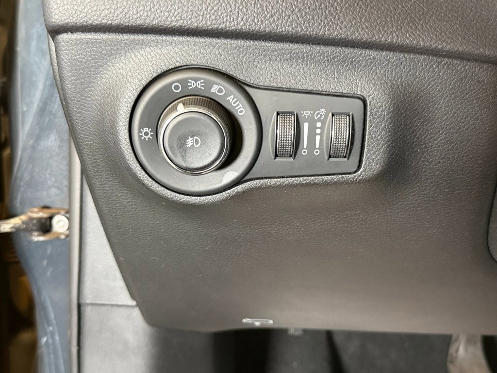 Used 2017 Jeep Compass Trailhawk w/ Navigation Group image 18