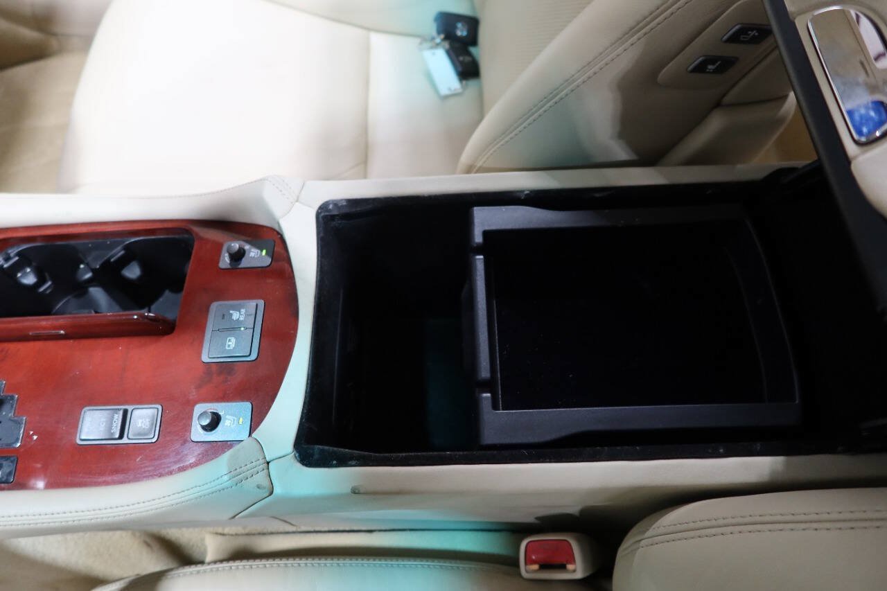 Used 2012 Lexus LS 460 w/ Comfort Pkg RWD image 36