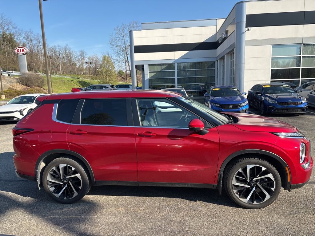 Used 2022 Mitsubishi Outlander SE AWD/4WD image 9