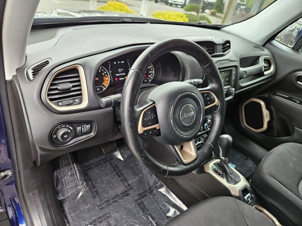 Used 2017 Jeep Renegade Latitude AWD/4WD image 19