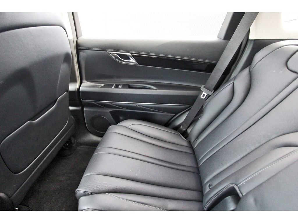 Used 2025 Genesis GV80 2.5T Standard image 12