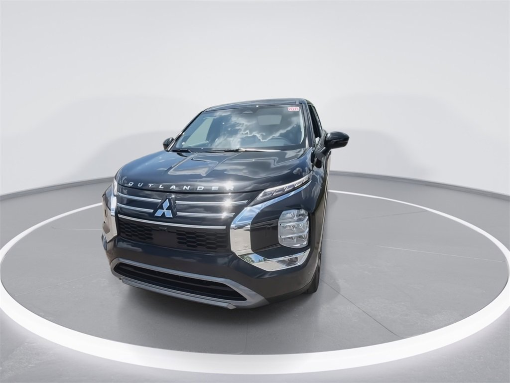 New 2025 Mitsubishi Outlander SE image 3