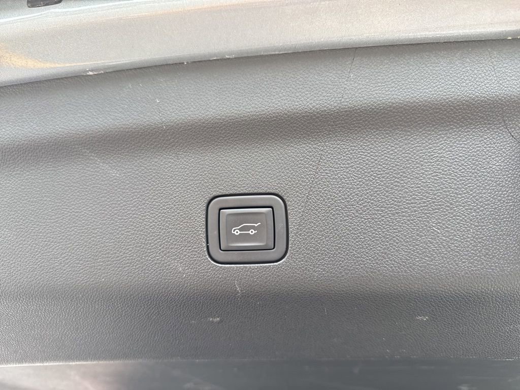 Used 2023 GMC Yukon Denali AWD/4WD image 32