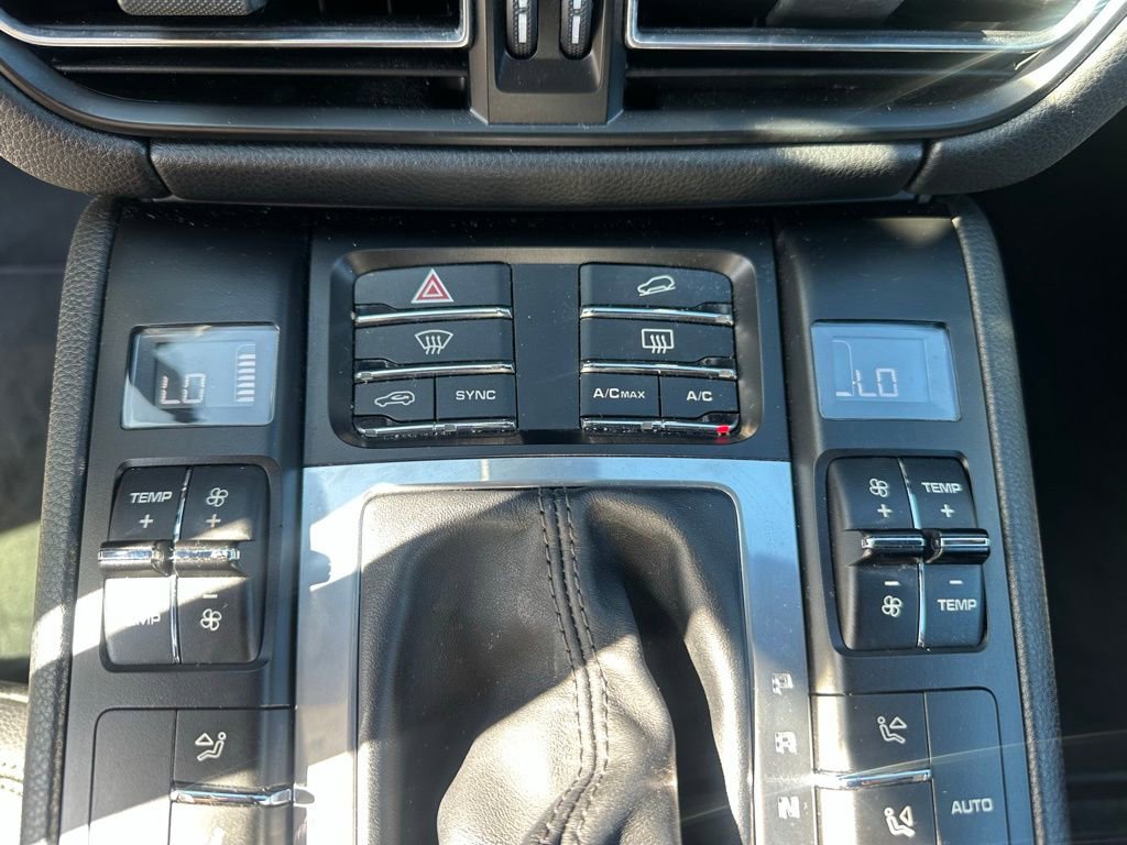 Certified 2021 Porsche Macan image 24