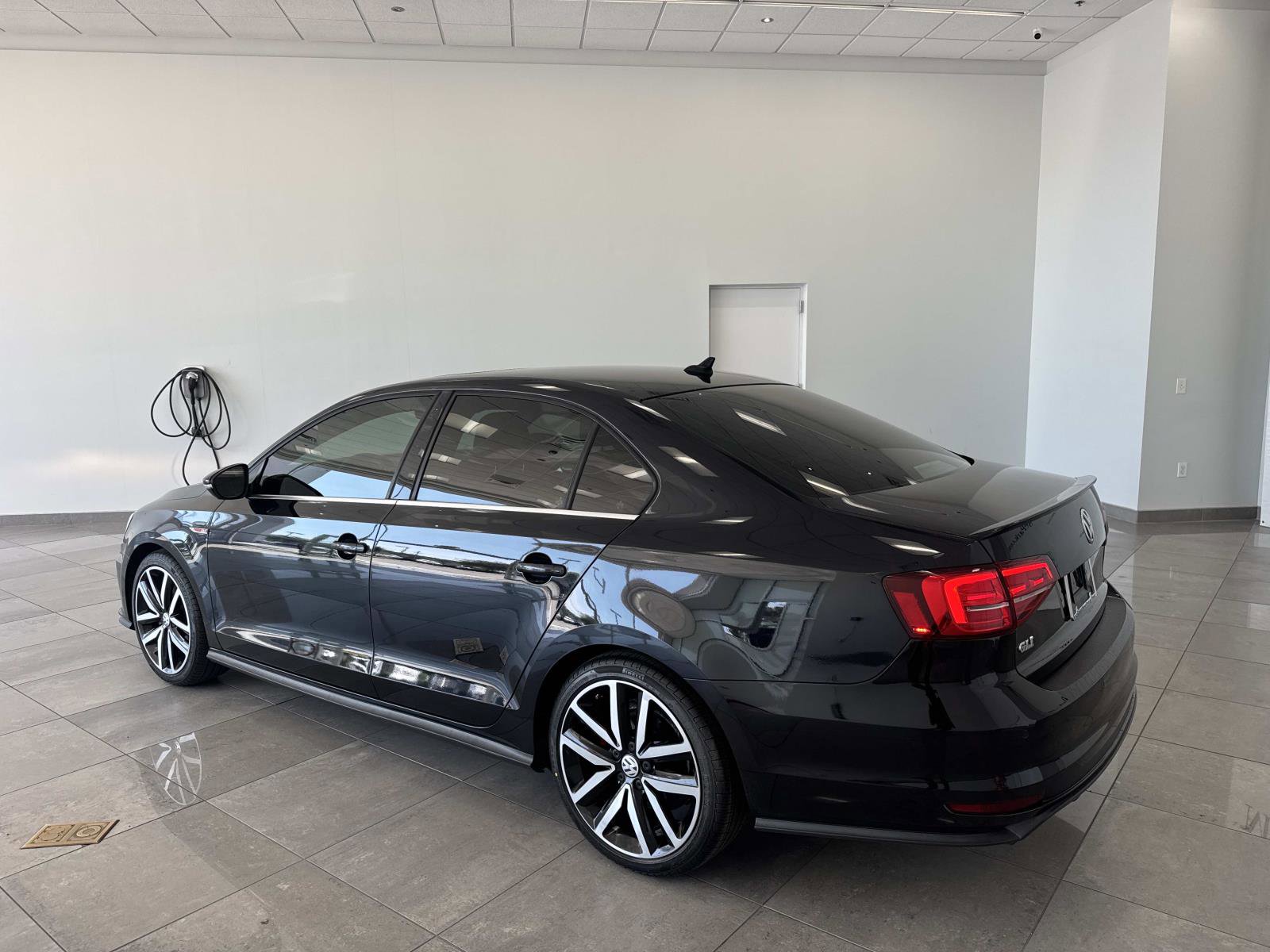 Used 2018 Volkswagen Jetta GLI FWD image 7