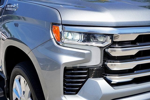 Used 2024 Chevrolet Silverado 1500 High Country w/ High Country Premium Package AWD/4WD image 11