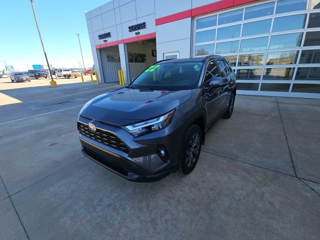 Used 2022 Toyota RAV4 XLE Premium image 3