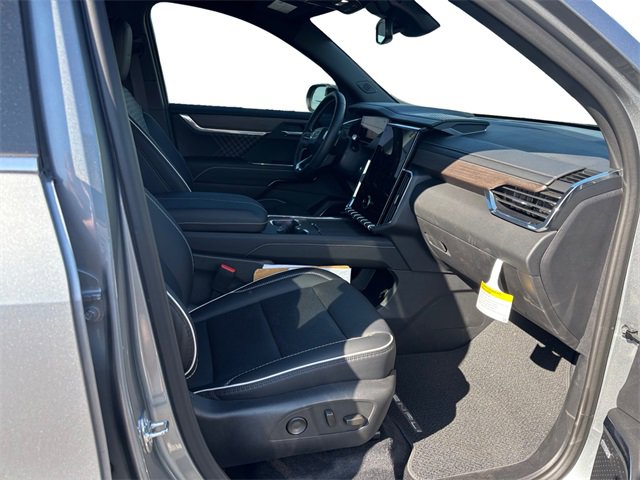 Used 2025 GMC Acadia Denali image 15