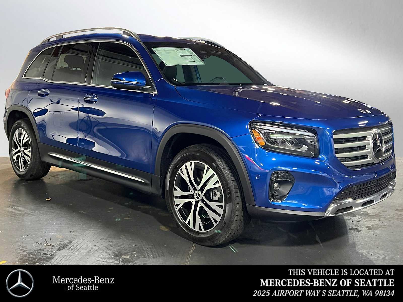 New 2025 Mercedes-Benz GLB 250 4MATIC image 1