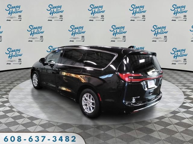Used 2024 Chrysler Pacifica Touring-L image 7