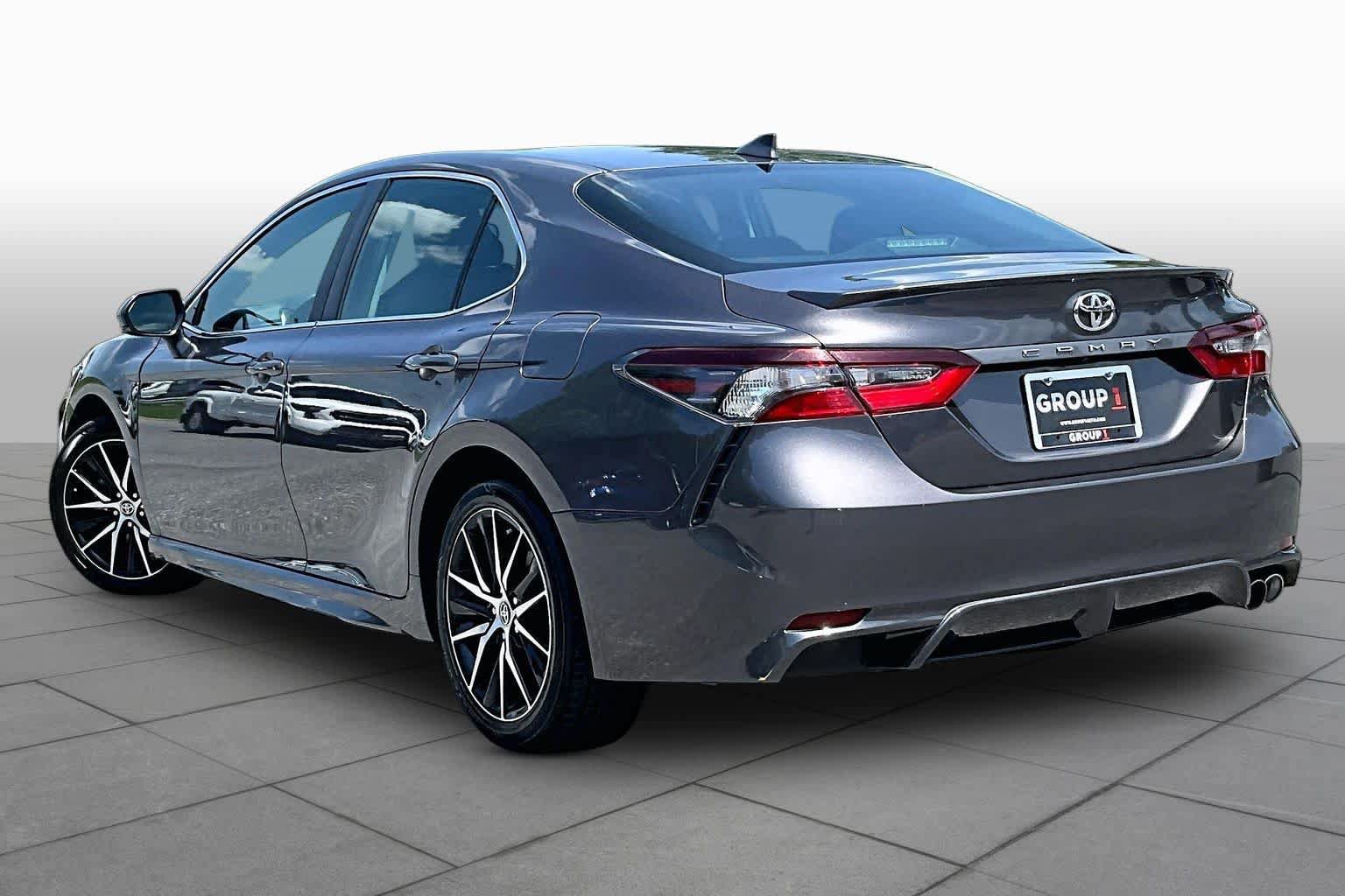 Used 2023 Toyota Camry SE FWD image 12