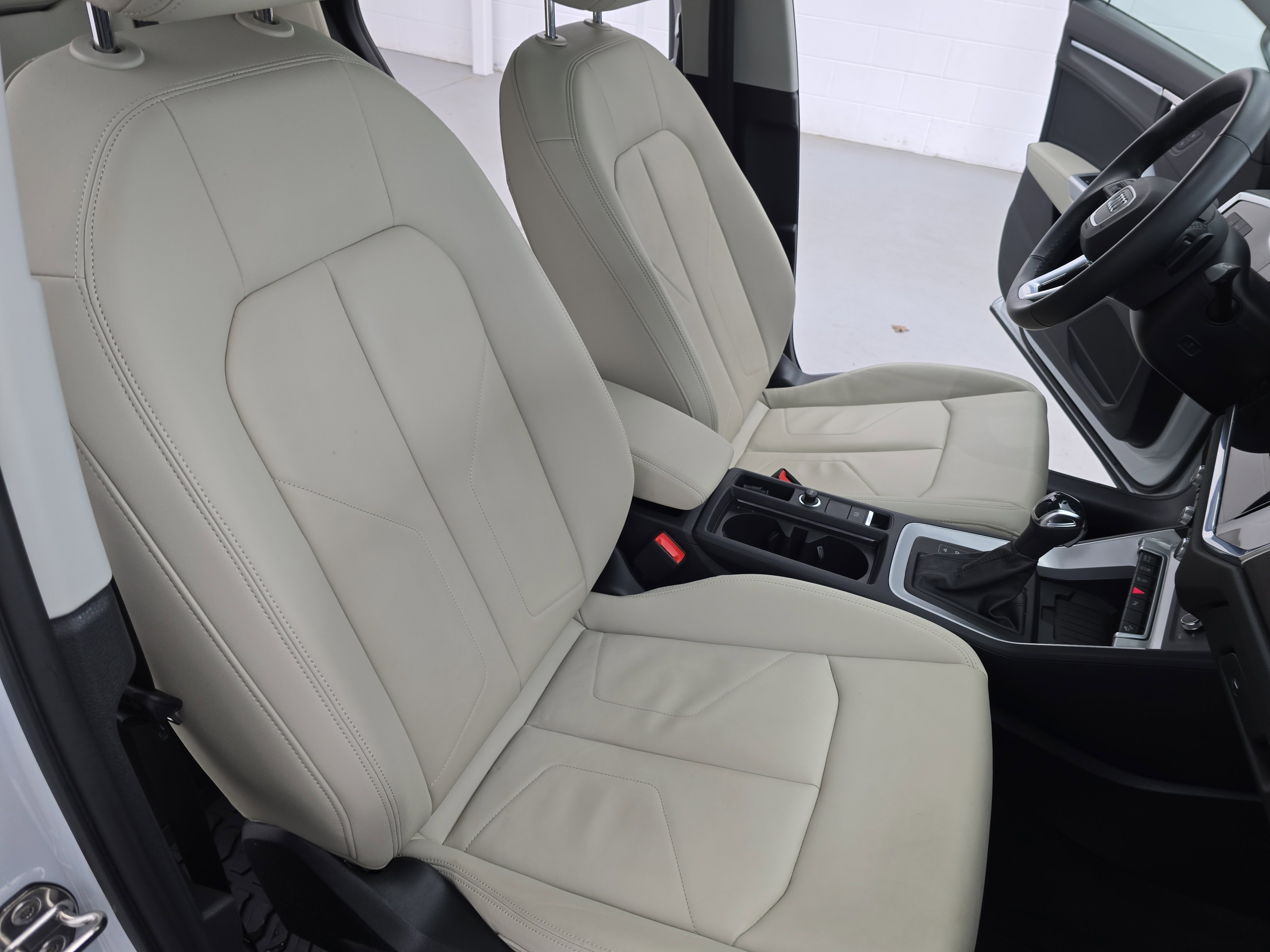 Used 2024 Audi Q3 2.0T Premium Plus w/ Premium Plus Package AWD/4WD image 10