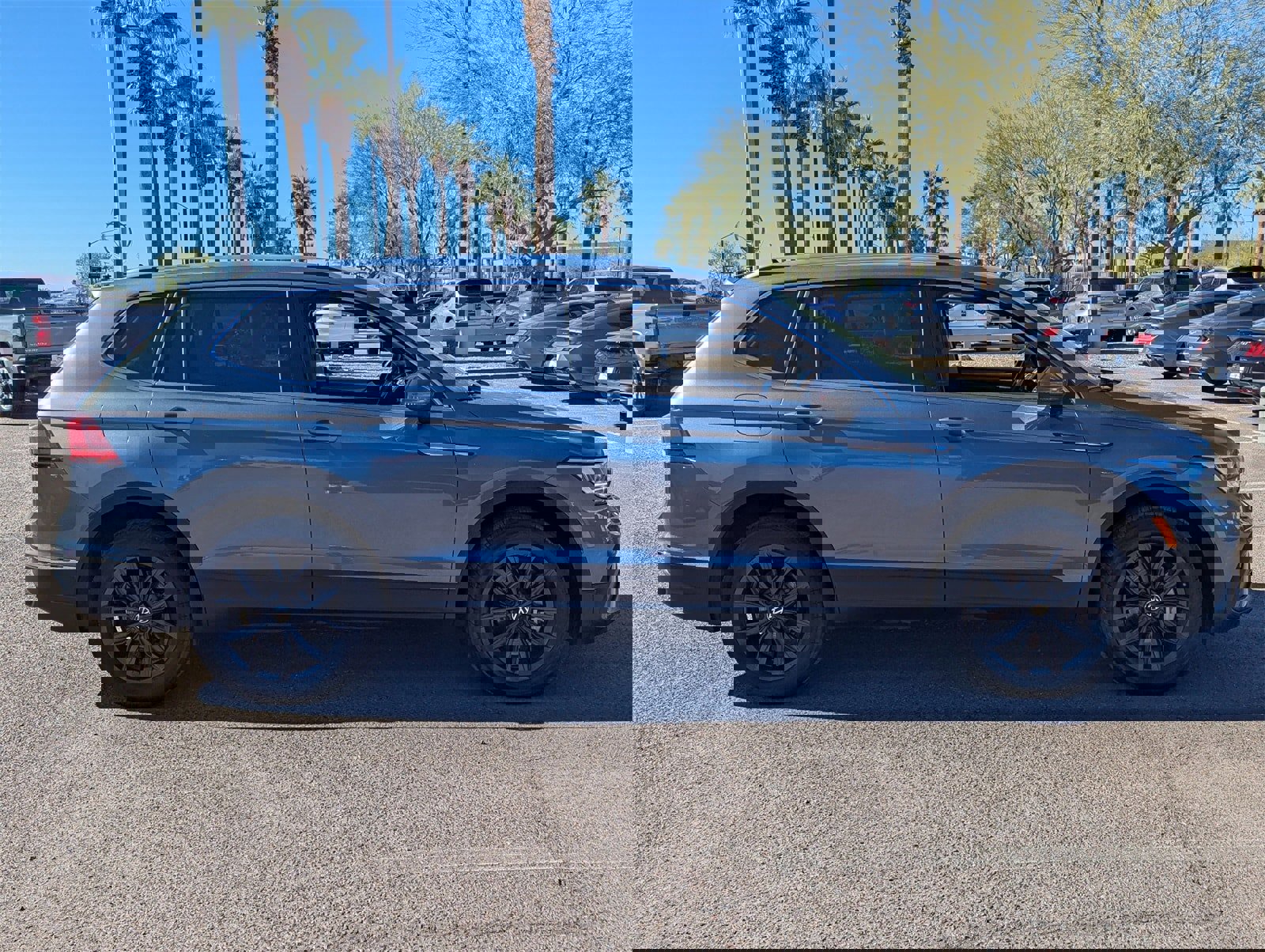 Used 2024 Volkswagen Tiguan SE image 7