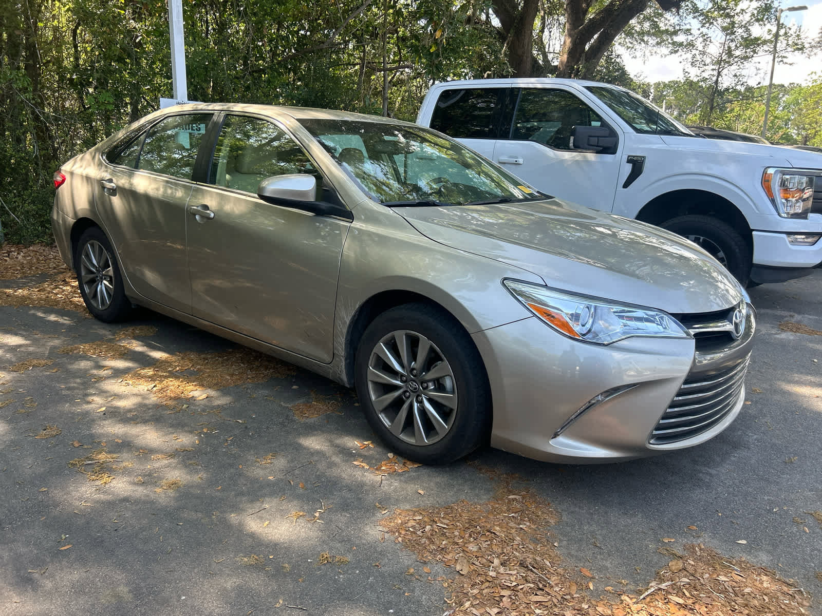 Used 2017 Toyota Camry XLE w/ Moonroof Package image 5