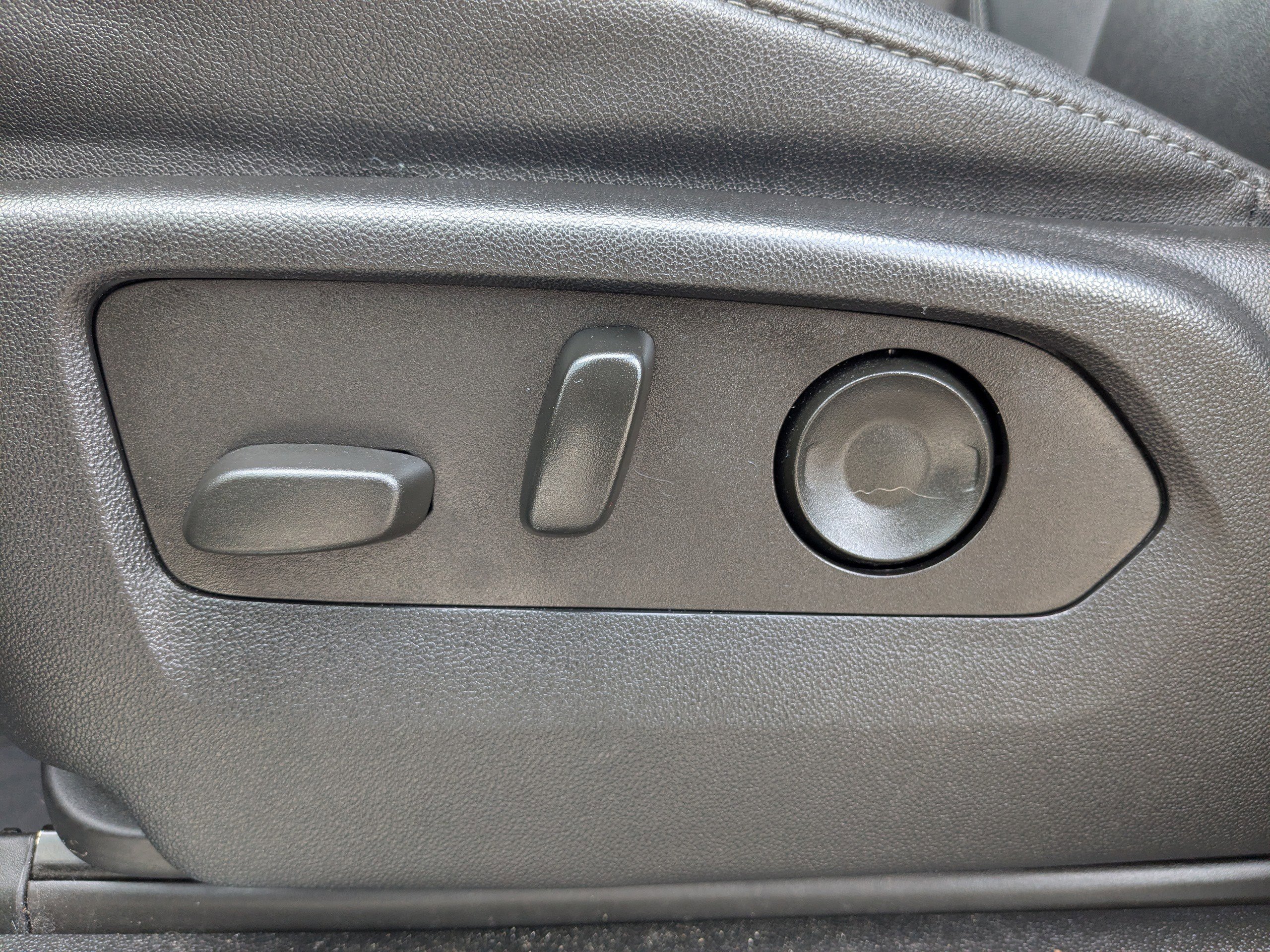 Used 2022 Chevrolet Tahoe LT w/ Luxury Package image 22