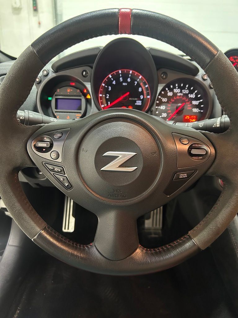 Used 2017 Nissan 370Z NISMO RWD image 15