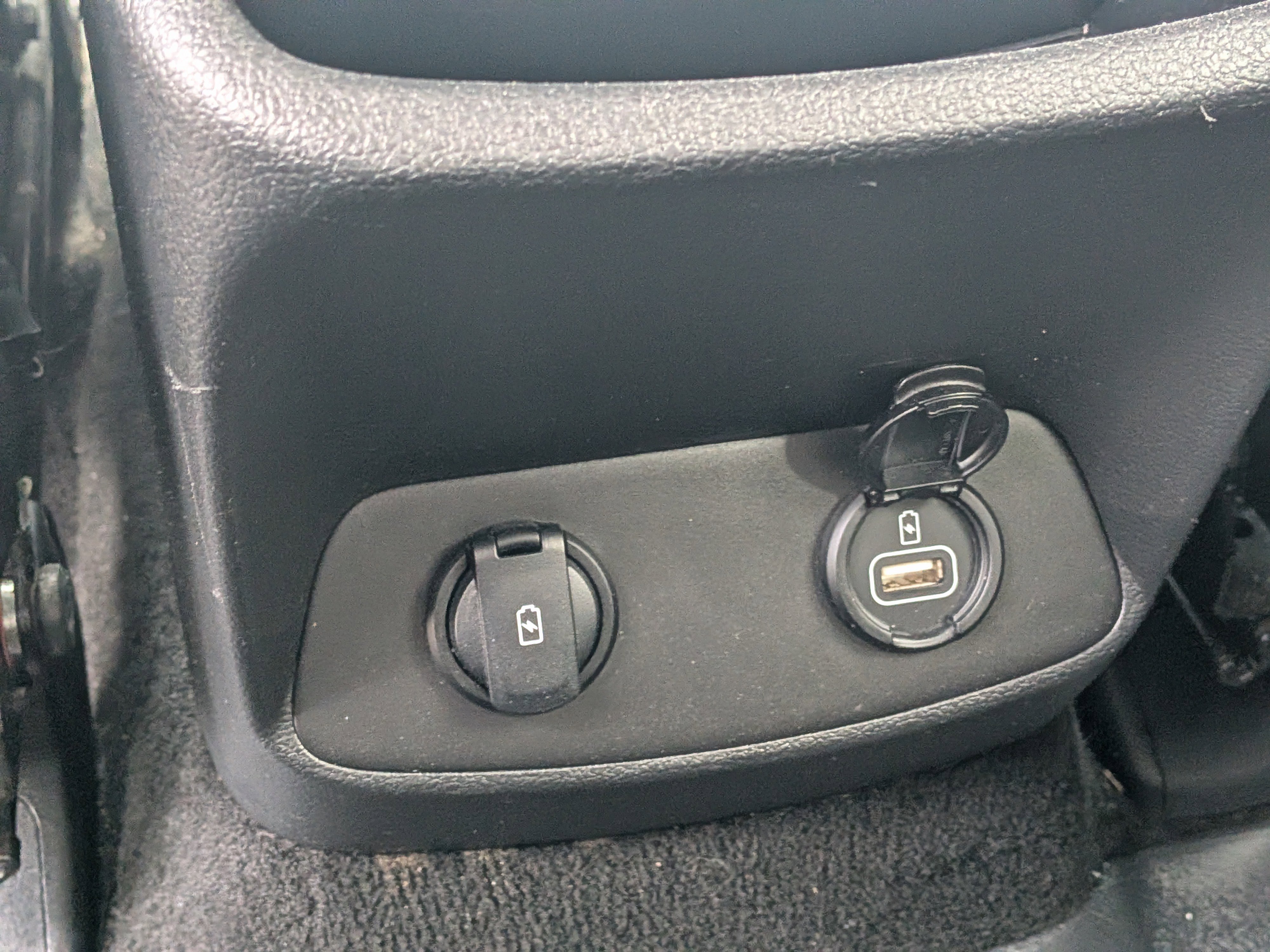Used 2020 Hyundai Santa Fe SEL FWD image 16