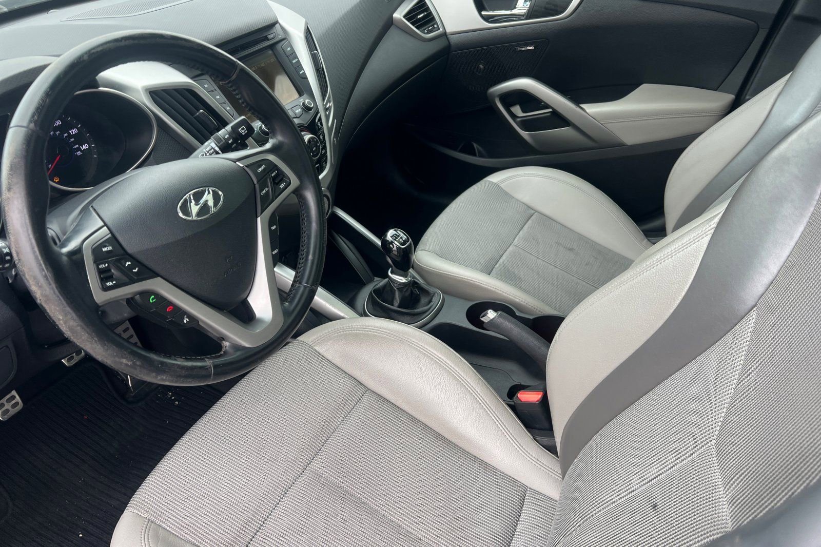 Used 2014 Hyundai Veloster w/ Style Package 02 image 7