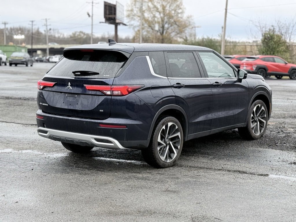 Used 2024 Mitsubishi Outlander SE image 8