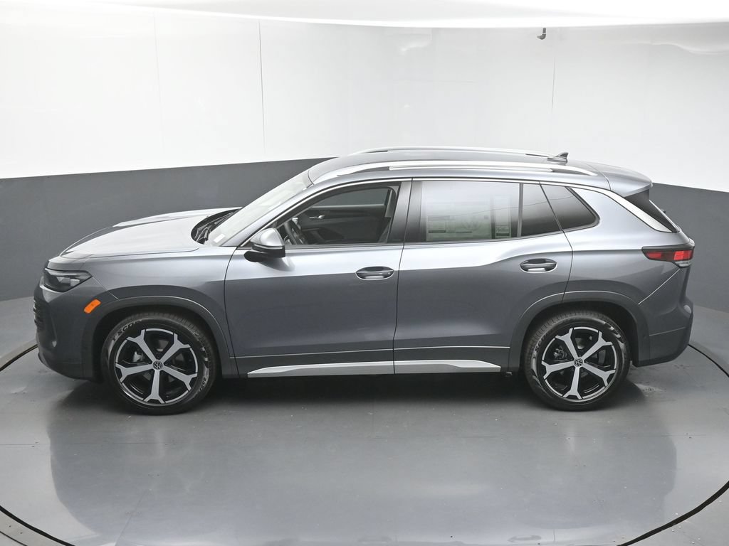 New 2026 Volkswagen Tiguan SE FWD image 42
