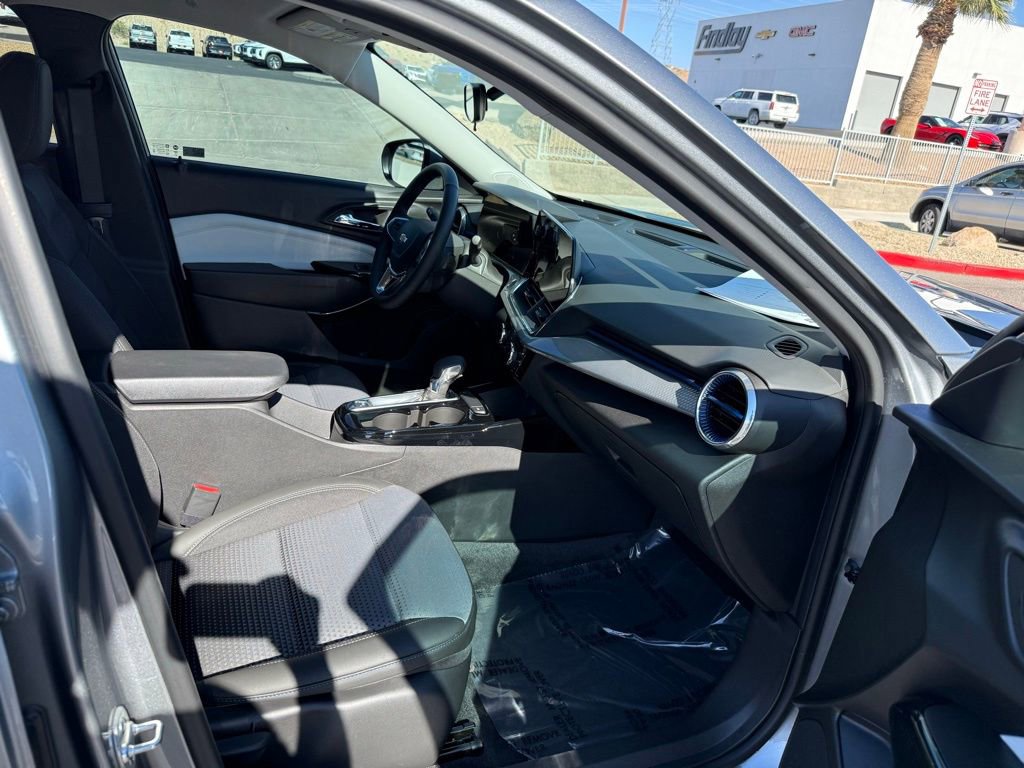 Certified 2025 Chevrolet Trax LT w/ LT Convenience Package image 13