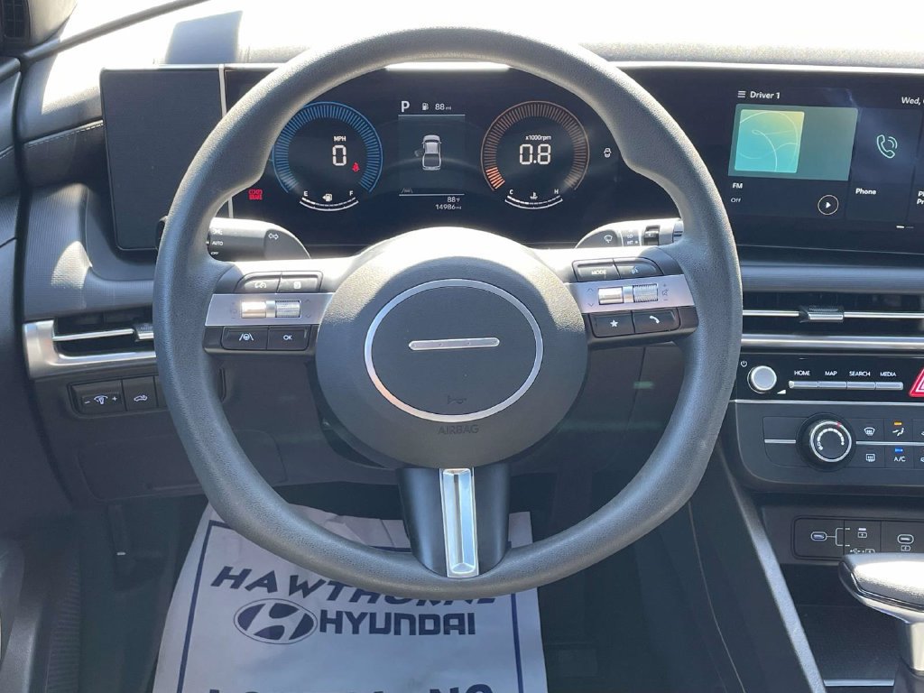 Certified 2025 Hyundai Santa Cruz SE FWD image 12