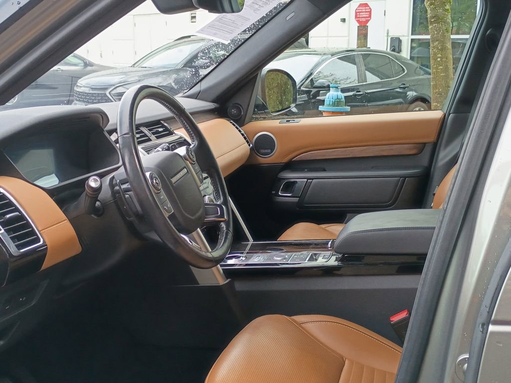 Used 2018 Land Rover Discovery HSE Luxury AWD/4WD image 16
